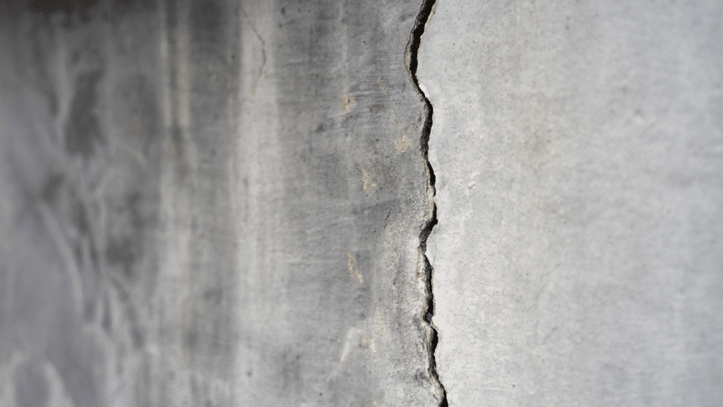 vertical wall crack